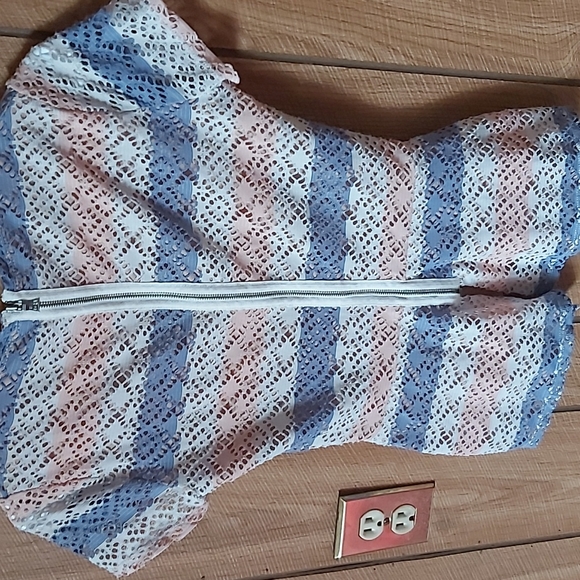 Top - Picture 3 of 4